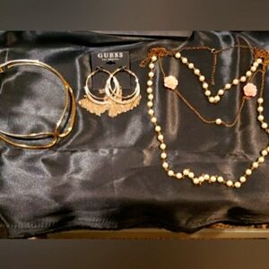 3 Jewelry Items.